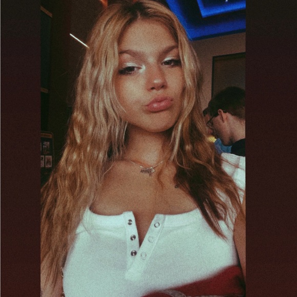 Meet your Posher, Malia - Picture 1 of 1